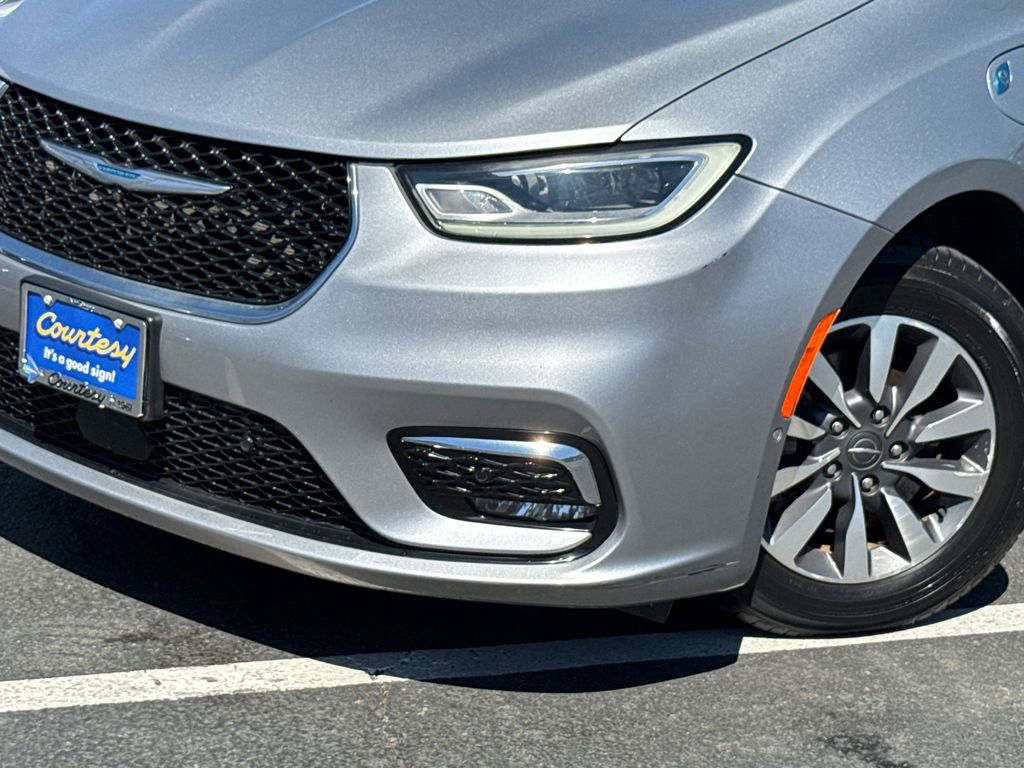 Used 2021 Chrysler Pacifica Touring-L image 3