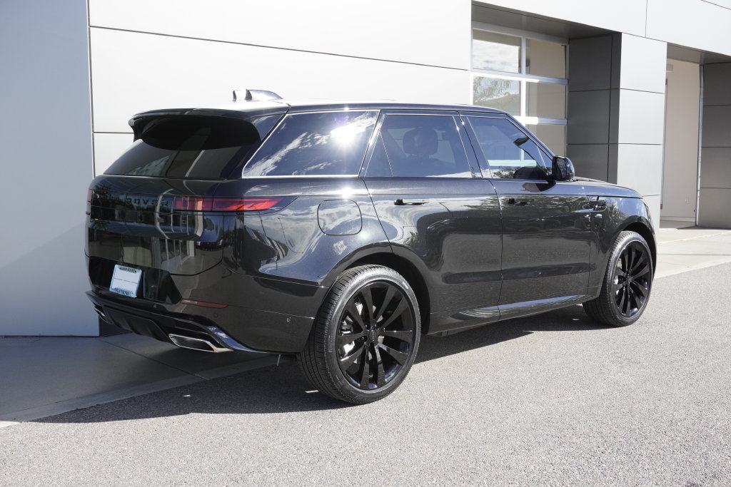 Used 2026 Land Rover Range Rover Sport Dynamic SE AWD/4WD image 4