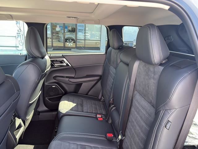 New 2025 Mitsubishi Outlander Trail Edition image 13