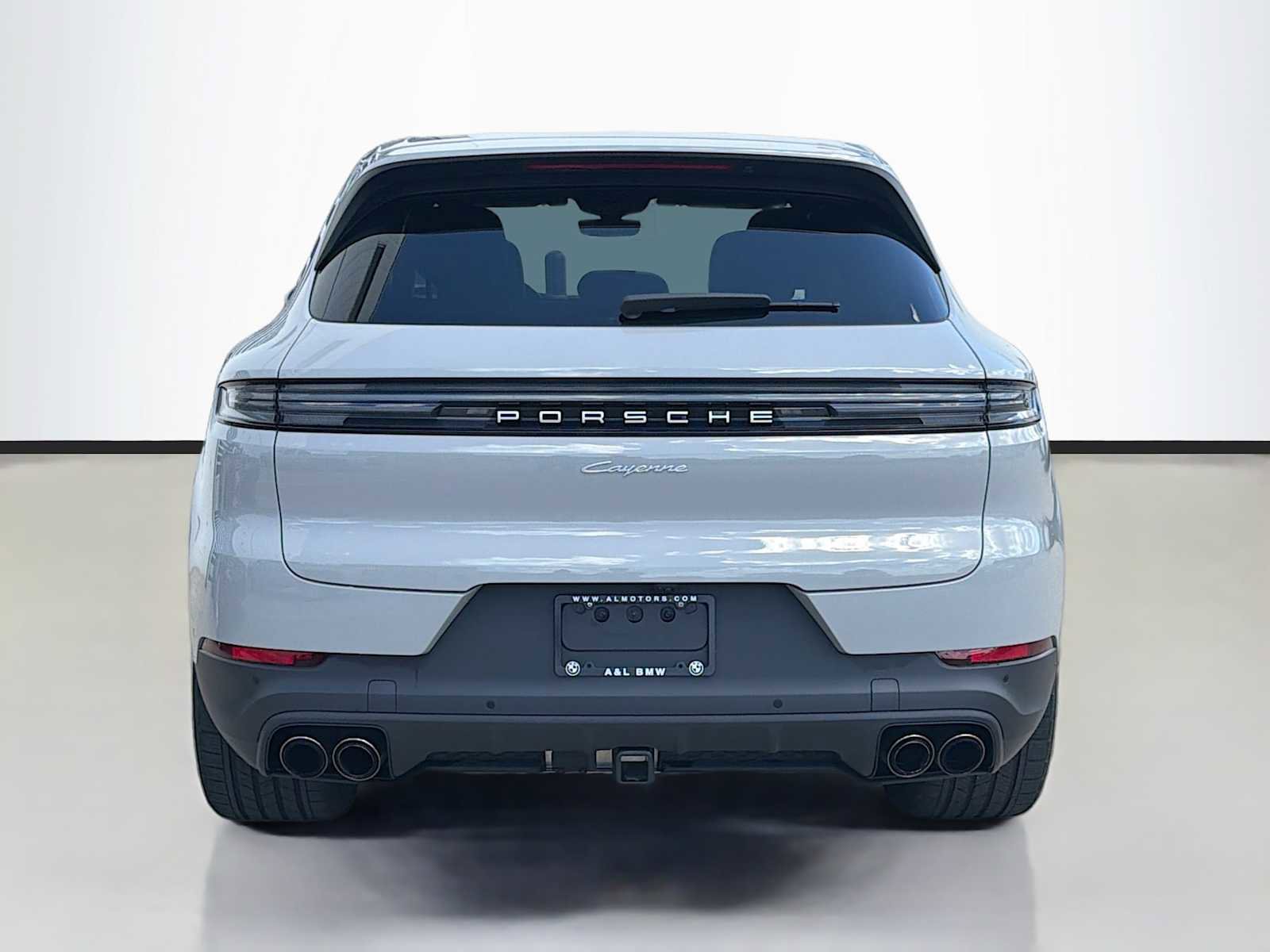Used 2024 Porsche Cayenne AWD/4WD image 4