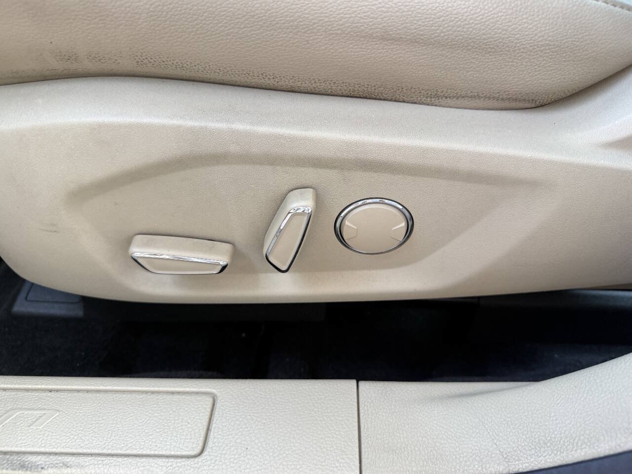 Used 2014 Ford Fusion SE w/ Equipment Group 202A FWD image 16