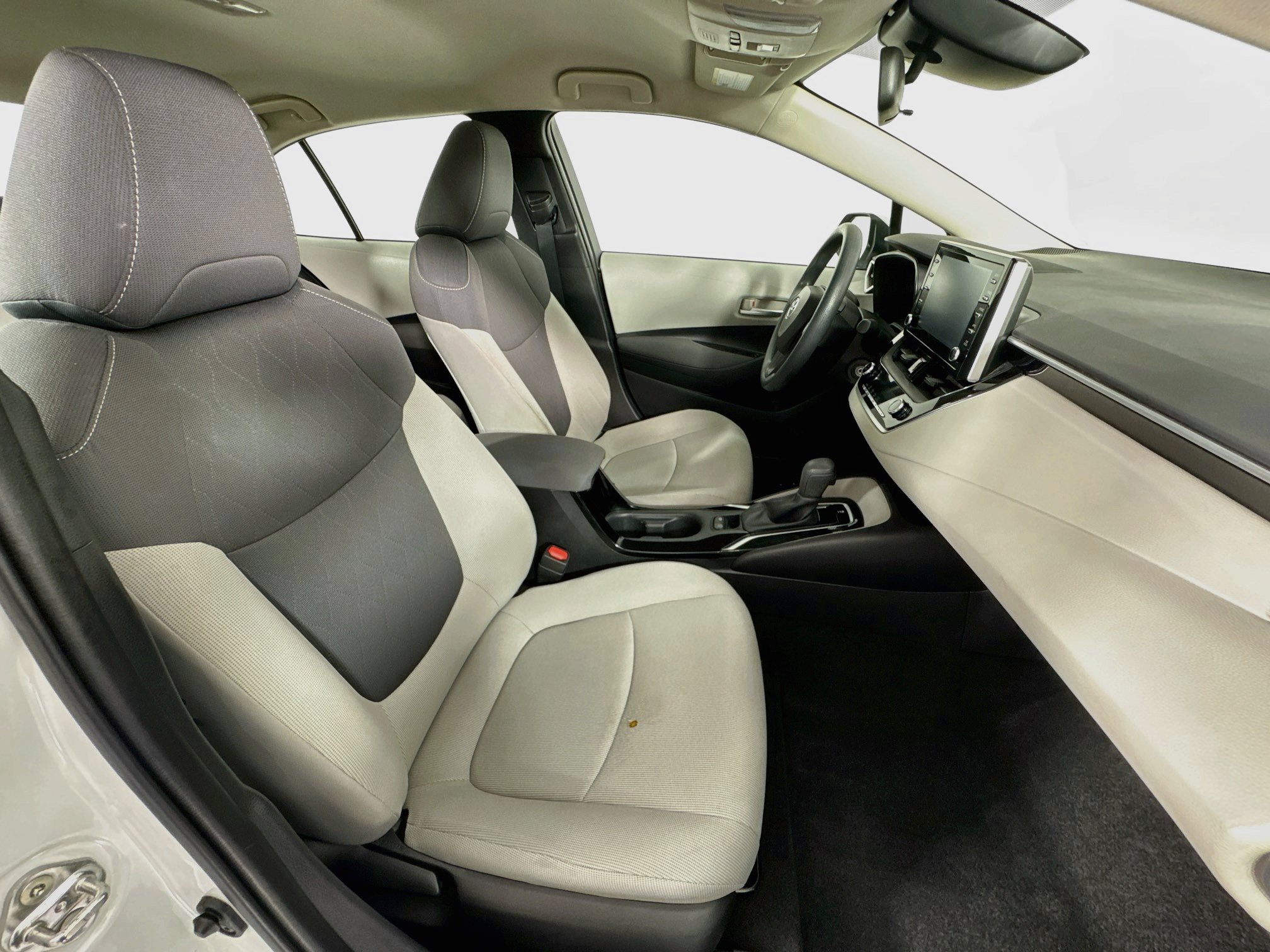 Used 2020 Toyota Corolla LE FWD image 25