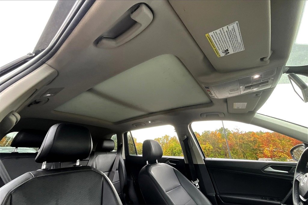 Used 2020 Volkswagen Tiguan SE R-Line image 18