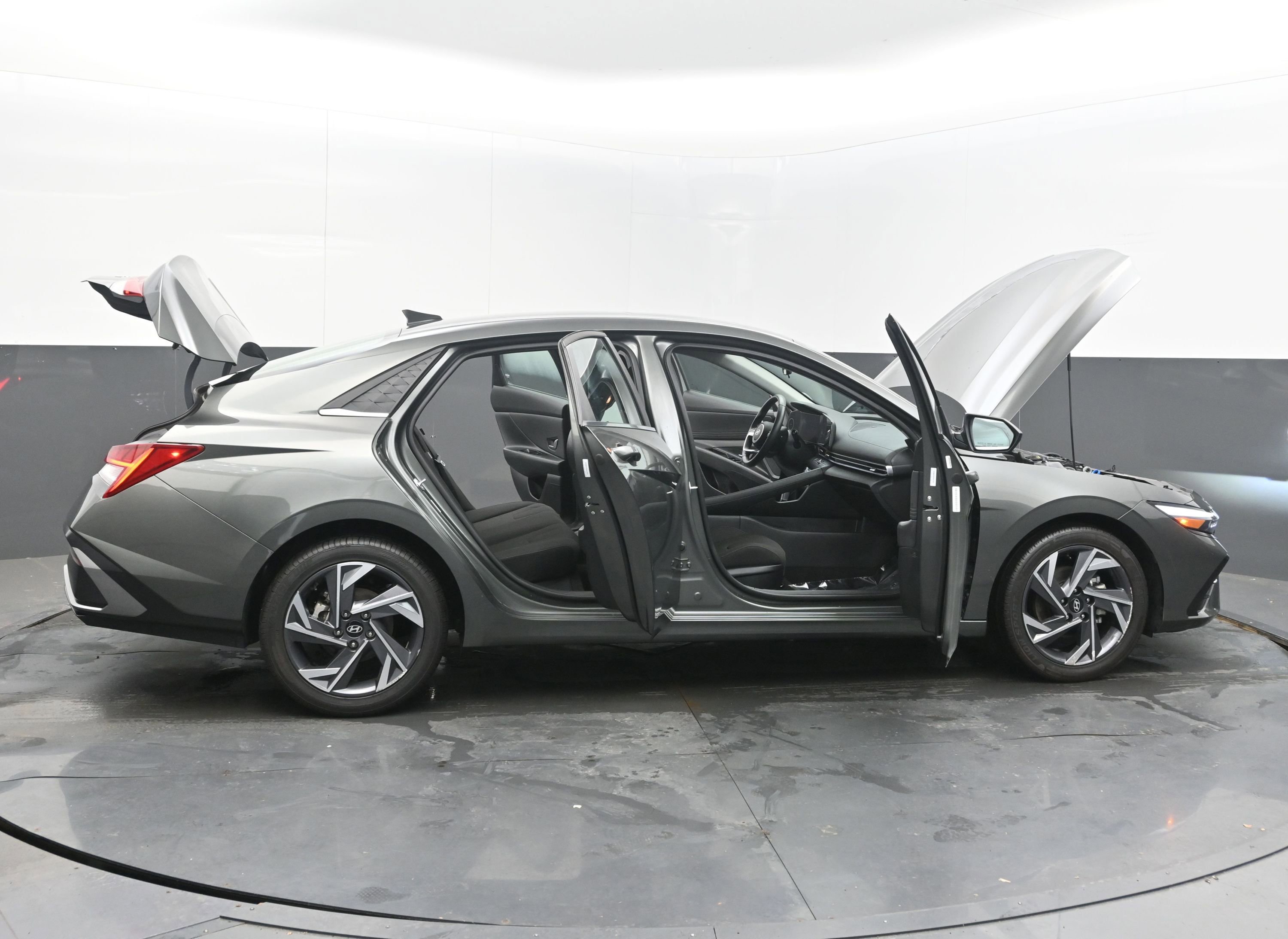 Used 2025 Hyundai Elantra SEL image 45