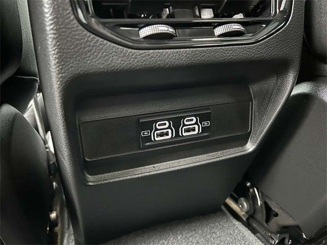 Used 2023 Jeep Grand Cherokee Laredo image 28