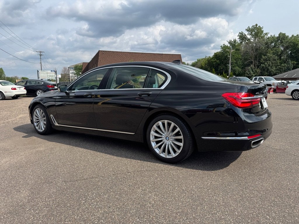 Used 2017 BMW 740i xDrive image 10