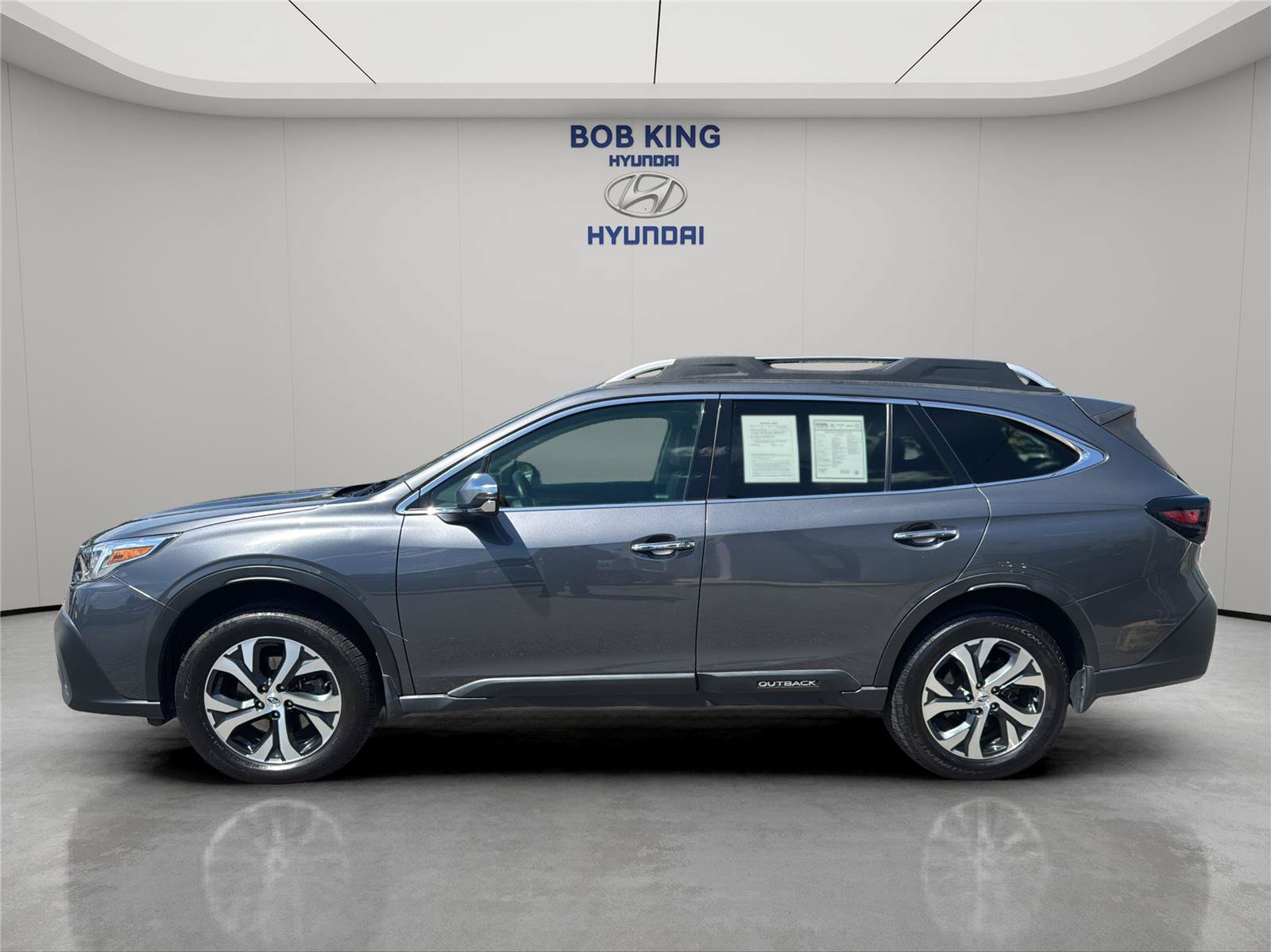 Used 2022 Subaru Outback Touring w/ Popular Package #2 AWD/4WD image 2