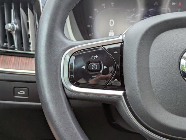 Certified 2023 Volvo XC60 B5 Plus AWD/4WD image 30