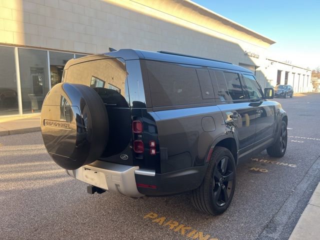 Used 2023 Land Rover Defender 130 S image 4