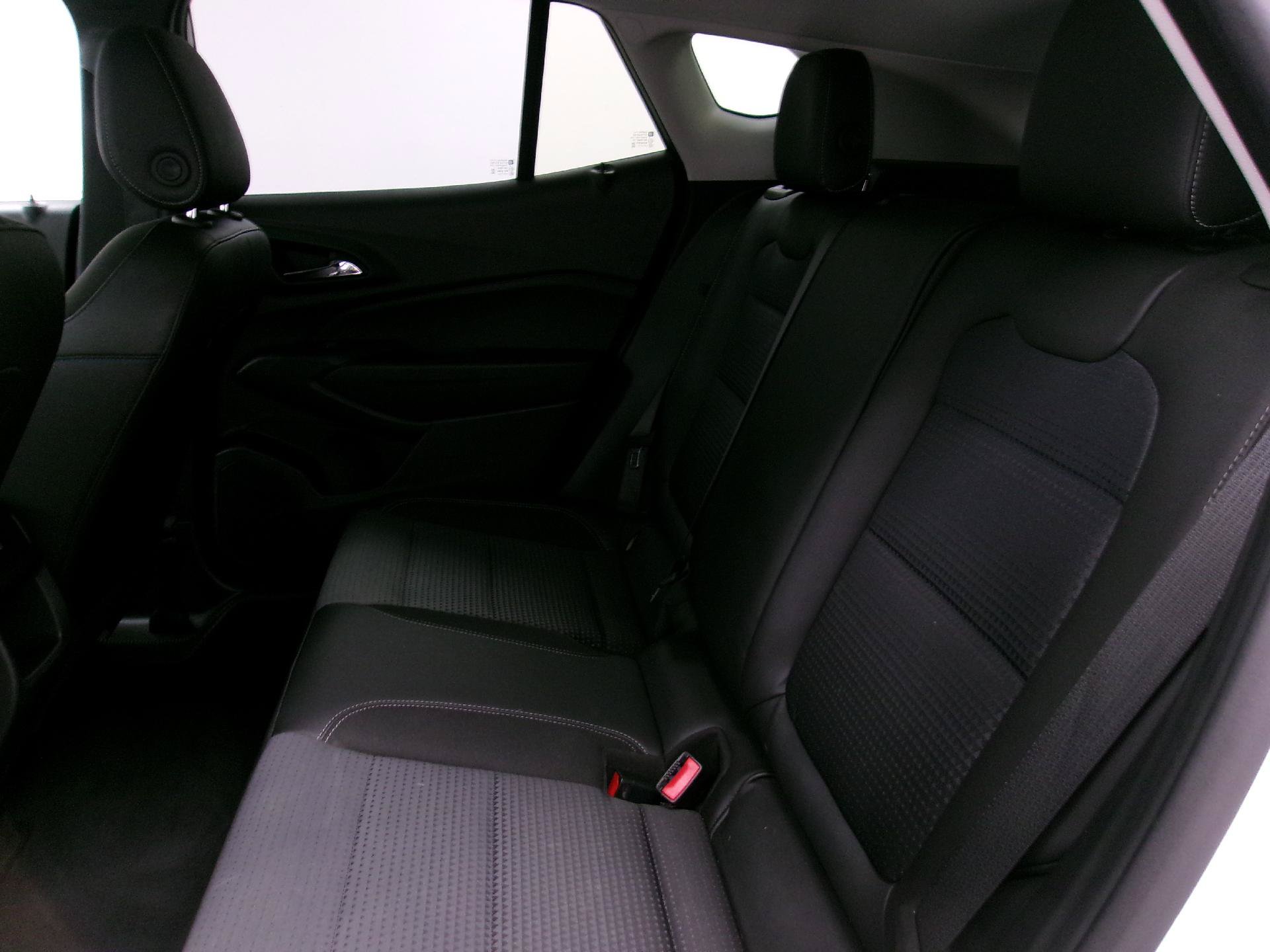 Used 2025 Chevrolet Trax LT FWD image 8