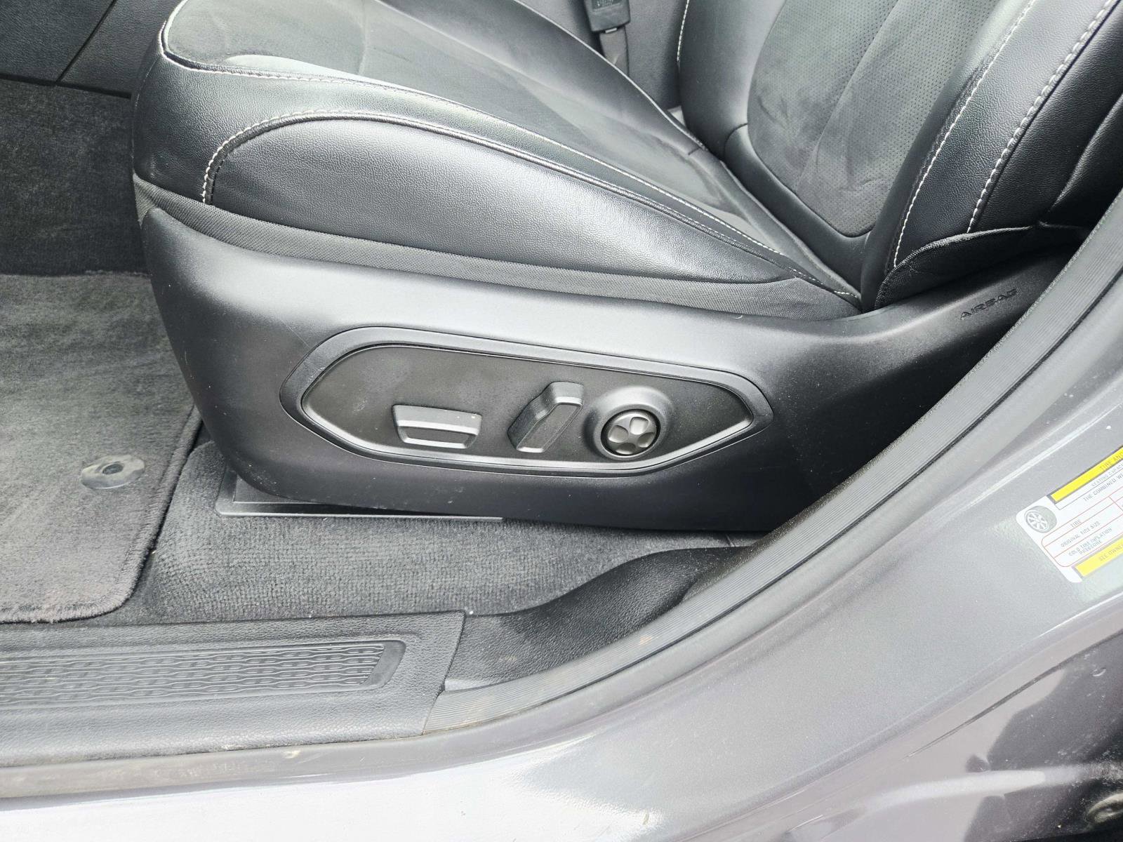 Used 2024 Jeep Grand Cherokee Altitude image 38