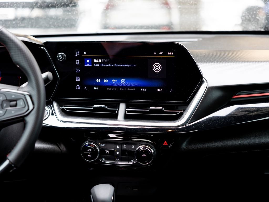 Used 2025 Chevrolet Trax RS w/ Sunroof Package image 22