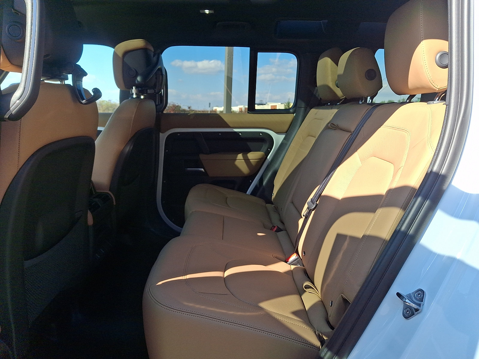 New 2027 Land Rover Defender 110 X-Dynamic SE AWD/4WD image 7
