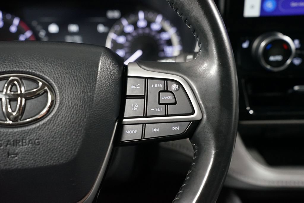 Used 2023 Toyota Highlander XLE image 13