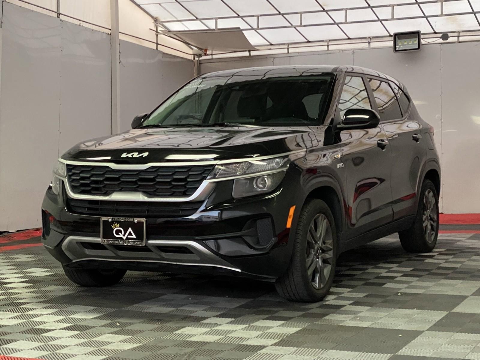 Used 2023 Kia Seltos LX AWD/4WD image 3