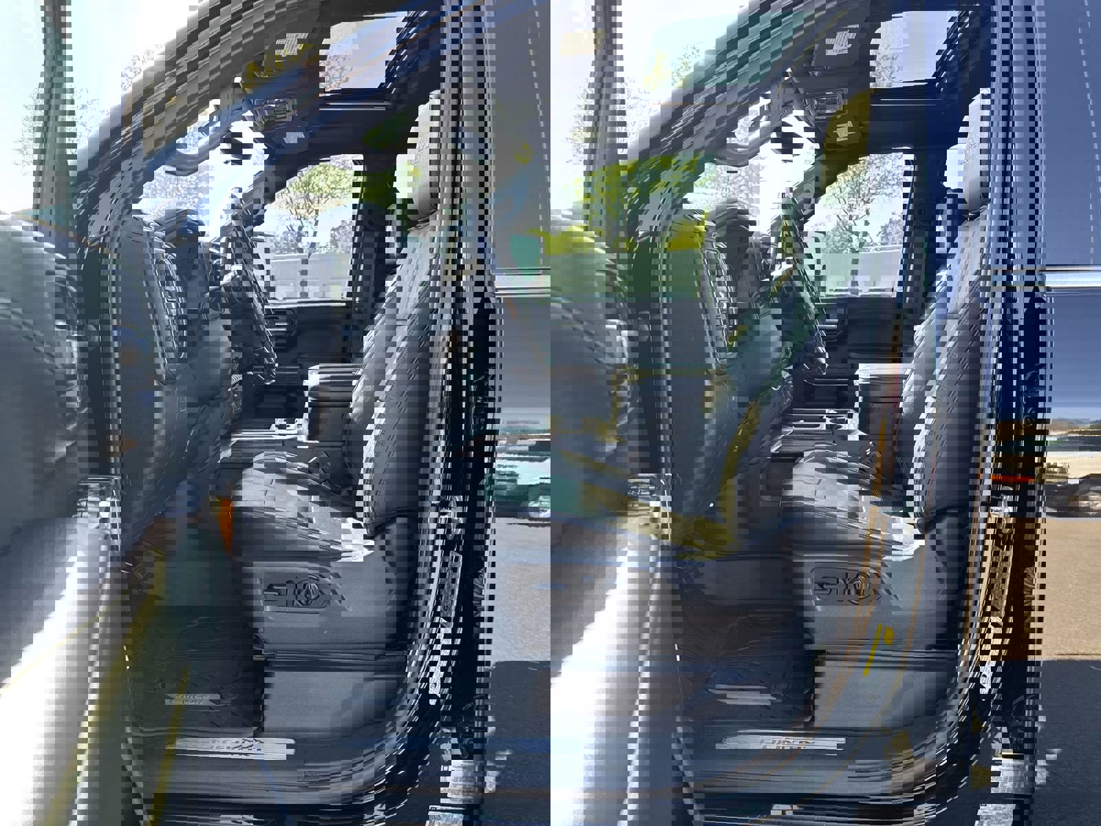 Used 2021 Chevrolet Silverado 3500 High Country image 16