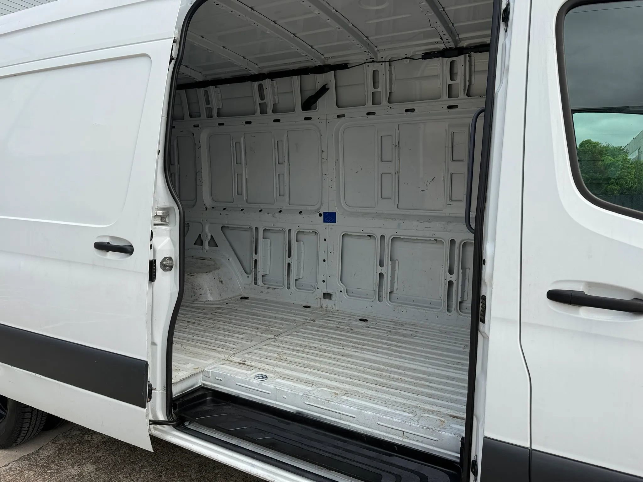 Used 2019 Mercedes-Benz Sprinter 170 Cargo image 25