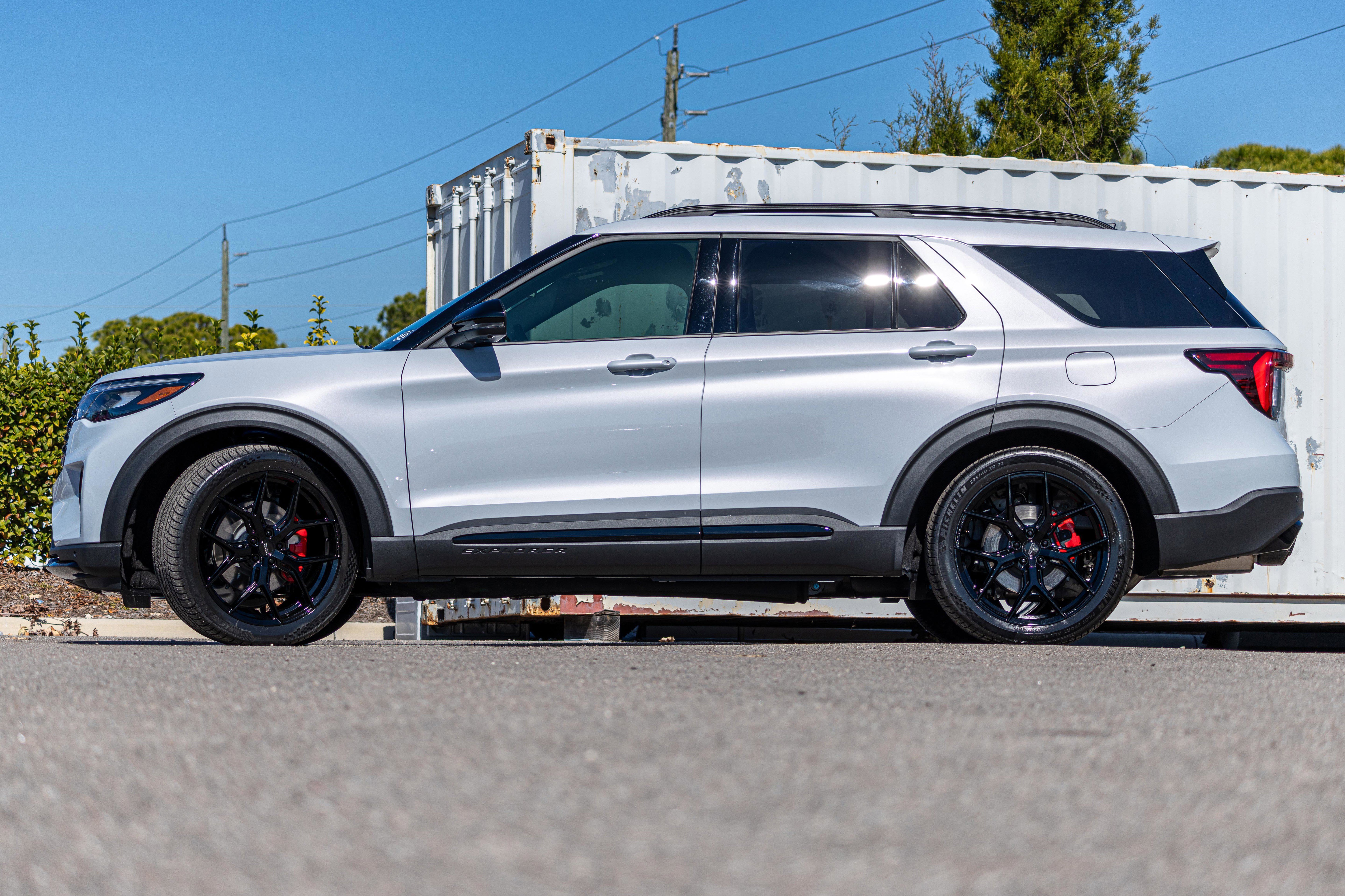 New 2026 Ford Explorer ST w/ Sun And Sound Package image 7