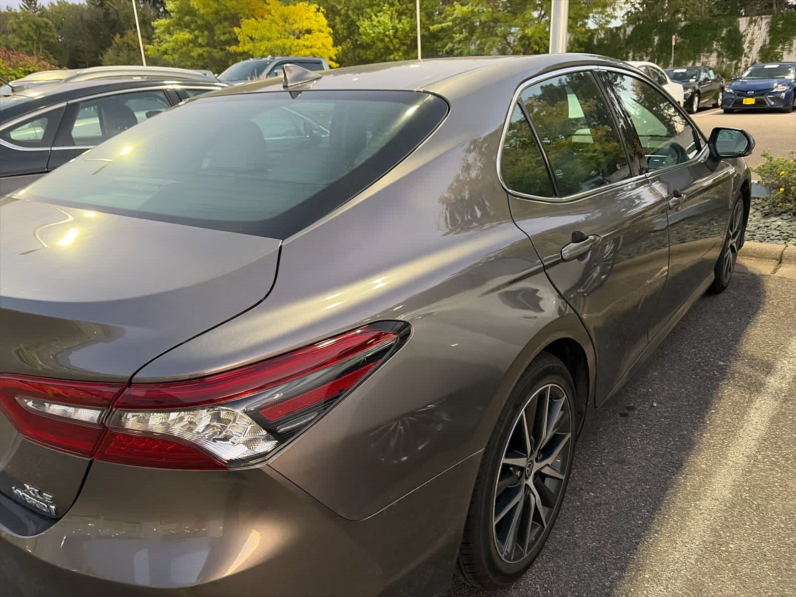 Used 2021 Toyota Camry XLE w/ Cold Weather Package FWD image 6