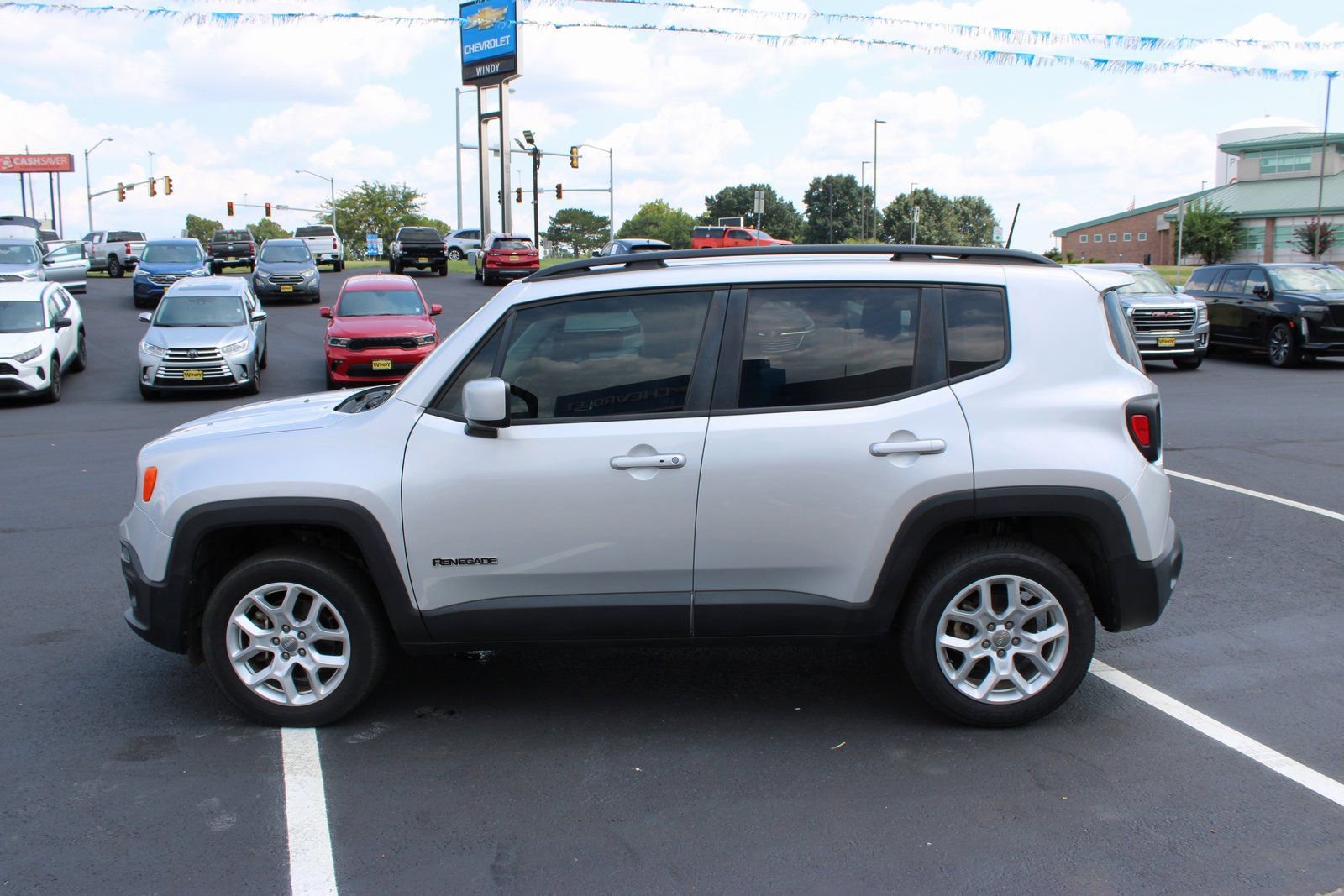 Used 2018 Jeep Renegade Latitude w/ Cold Weather Group AWD/4WD image 5