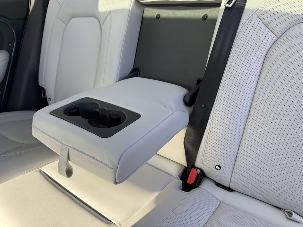 Used 2025 Land Rover Defender 110 X-Dynamic SE image 35