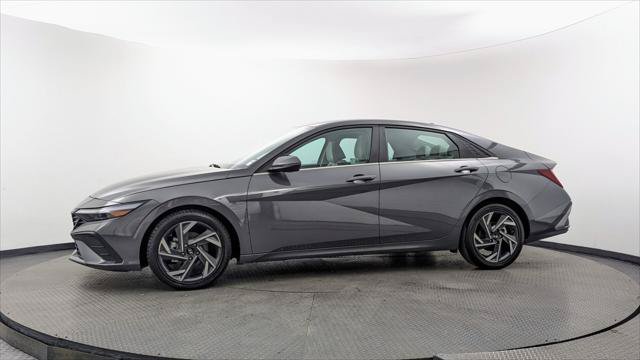 Used 2025 Hyundai Elantra Limited FWD image 3