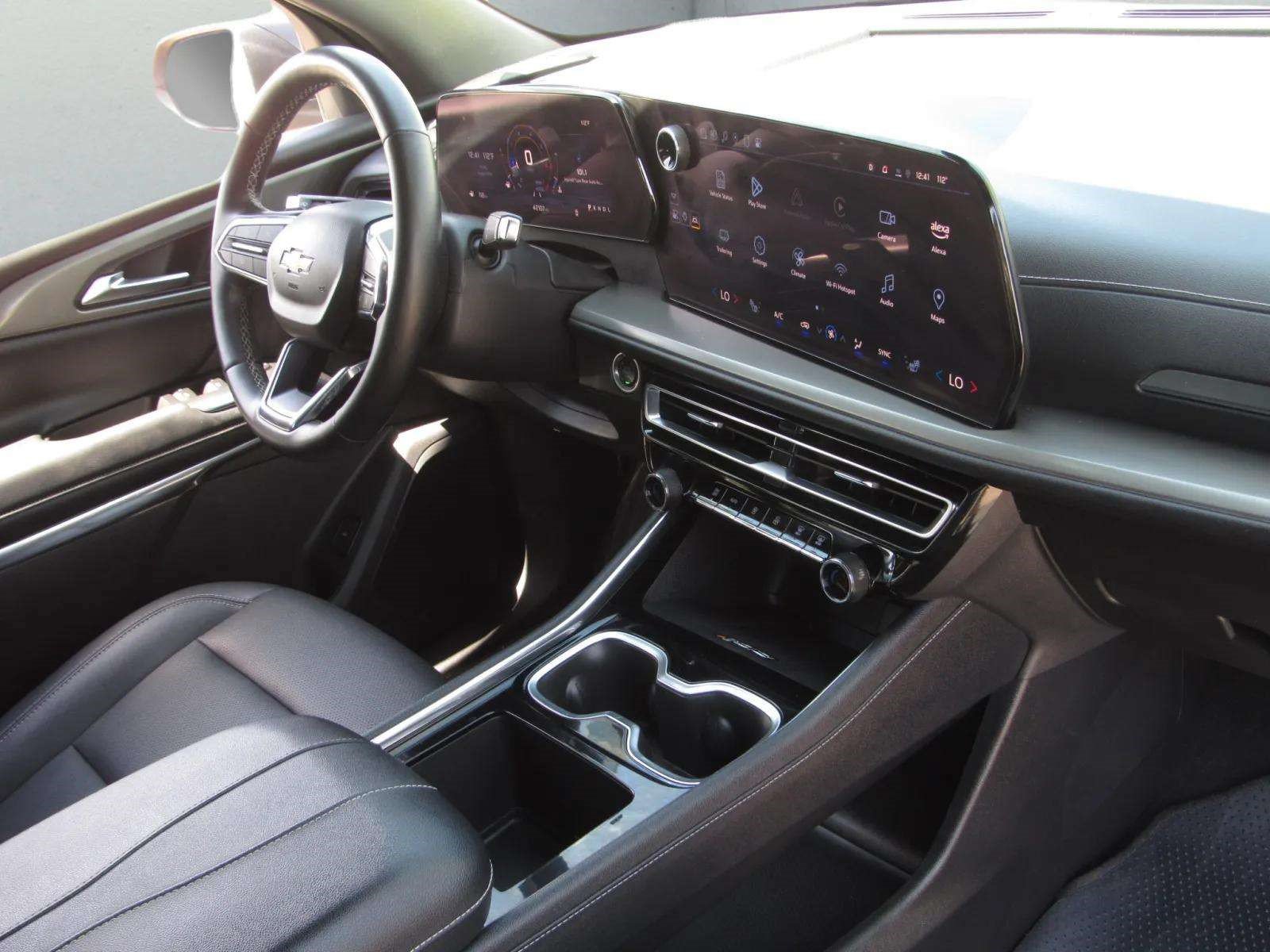 Used 2025 Chevrolet Traverse LT FWD image 9