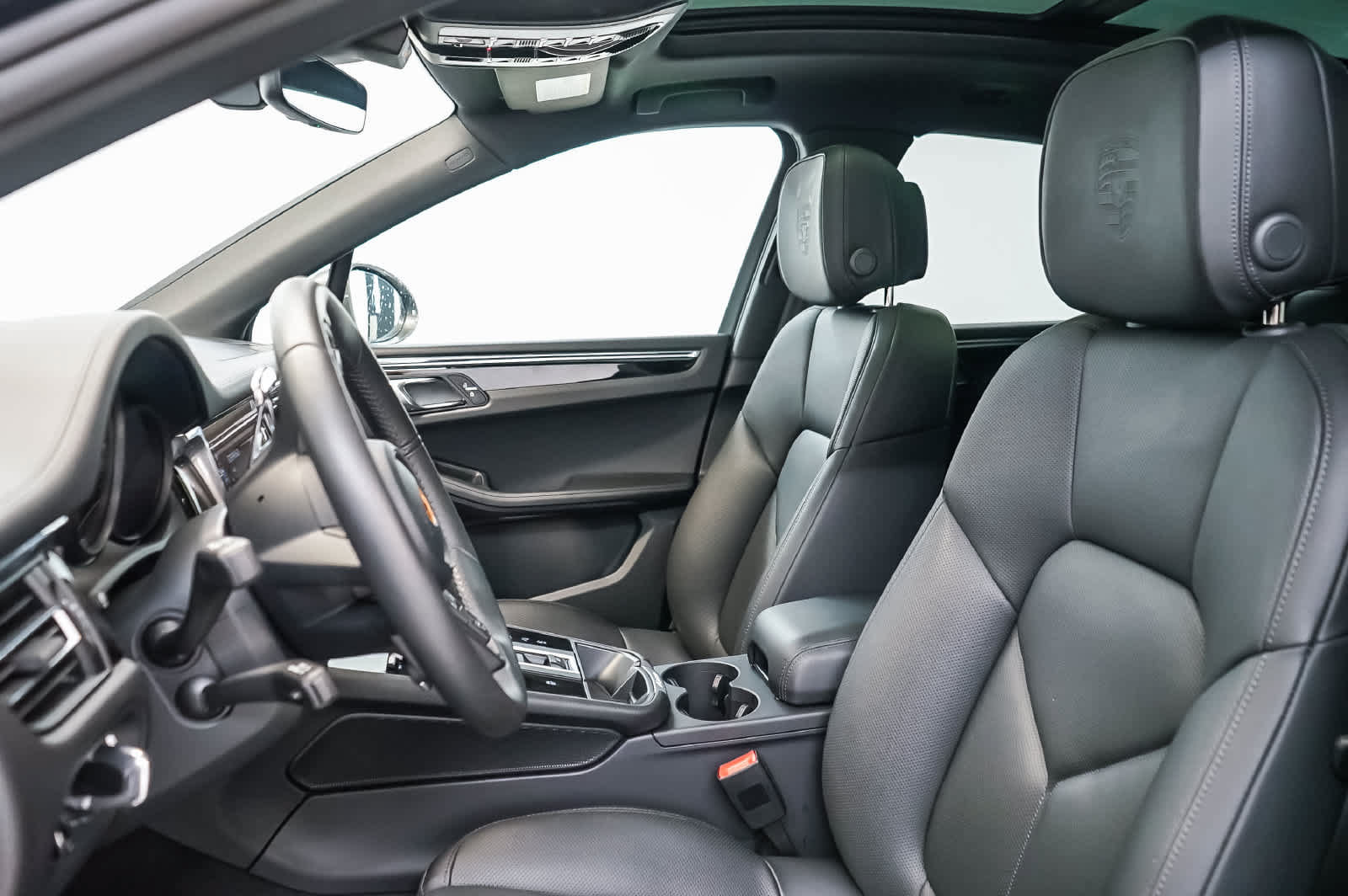 Certified 2026 Porsche Macan Turbo AWD/4WD image 19