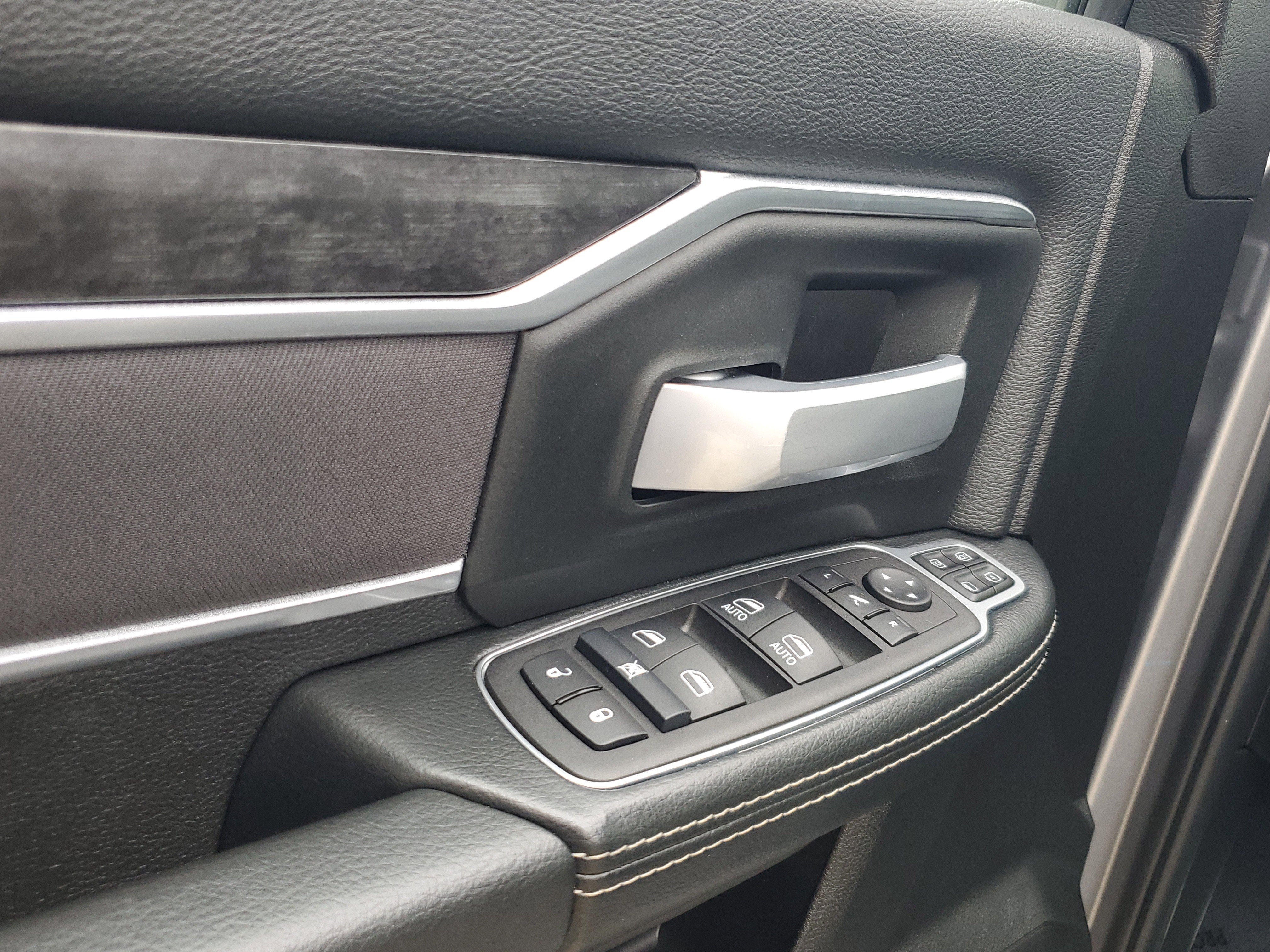 Used 2024 RAM 2500 Big Horn w/ Safety Group image 7