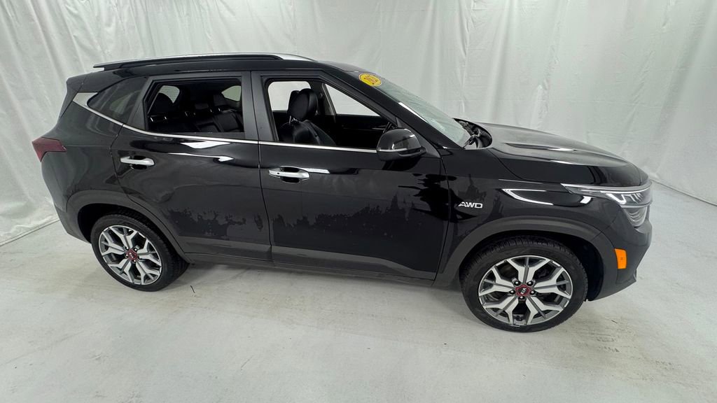 Used 2021 Kia Seltos SX w/ SX Sunroof Package image 2