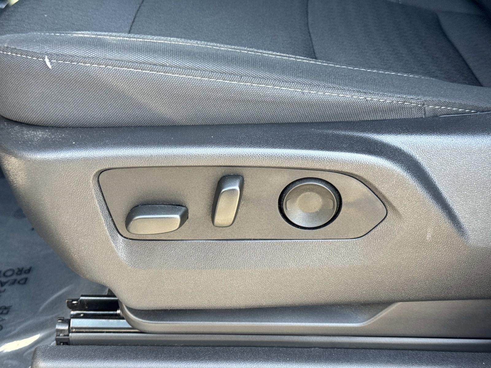 Used 2025 Chevrolet Silverado 2500 LT w/ Convenience Package image 21