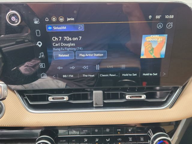 Used 2025 Chevrolet Equinox ACTIV w/ Safety and Technology Package AWD/4WD image 16