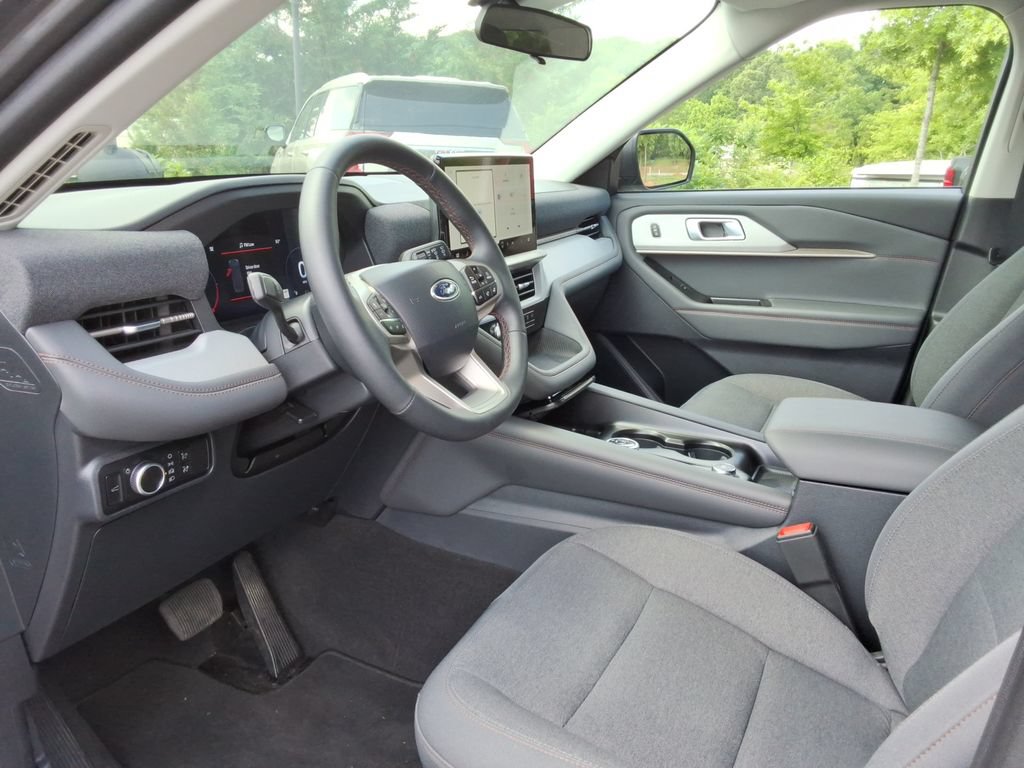 Used 2025 Ford Explorer Active RWD image 22
