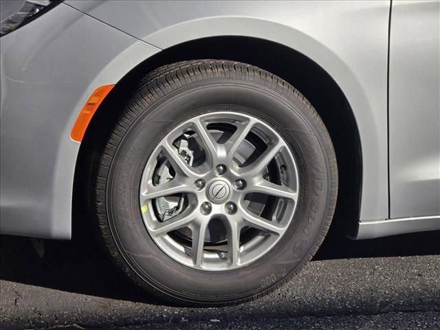 New 2026 Chrysler Voyager LX image 6