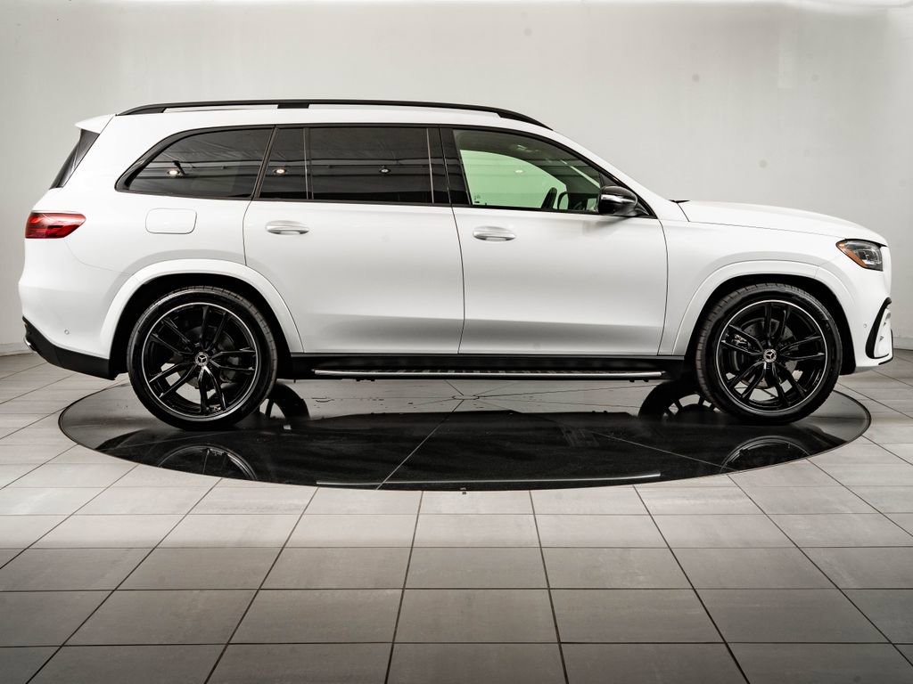 Used 2025 Mercedes-Benz GLS 450 4MATIC image 11