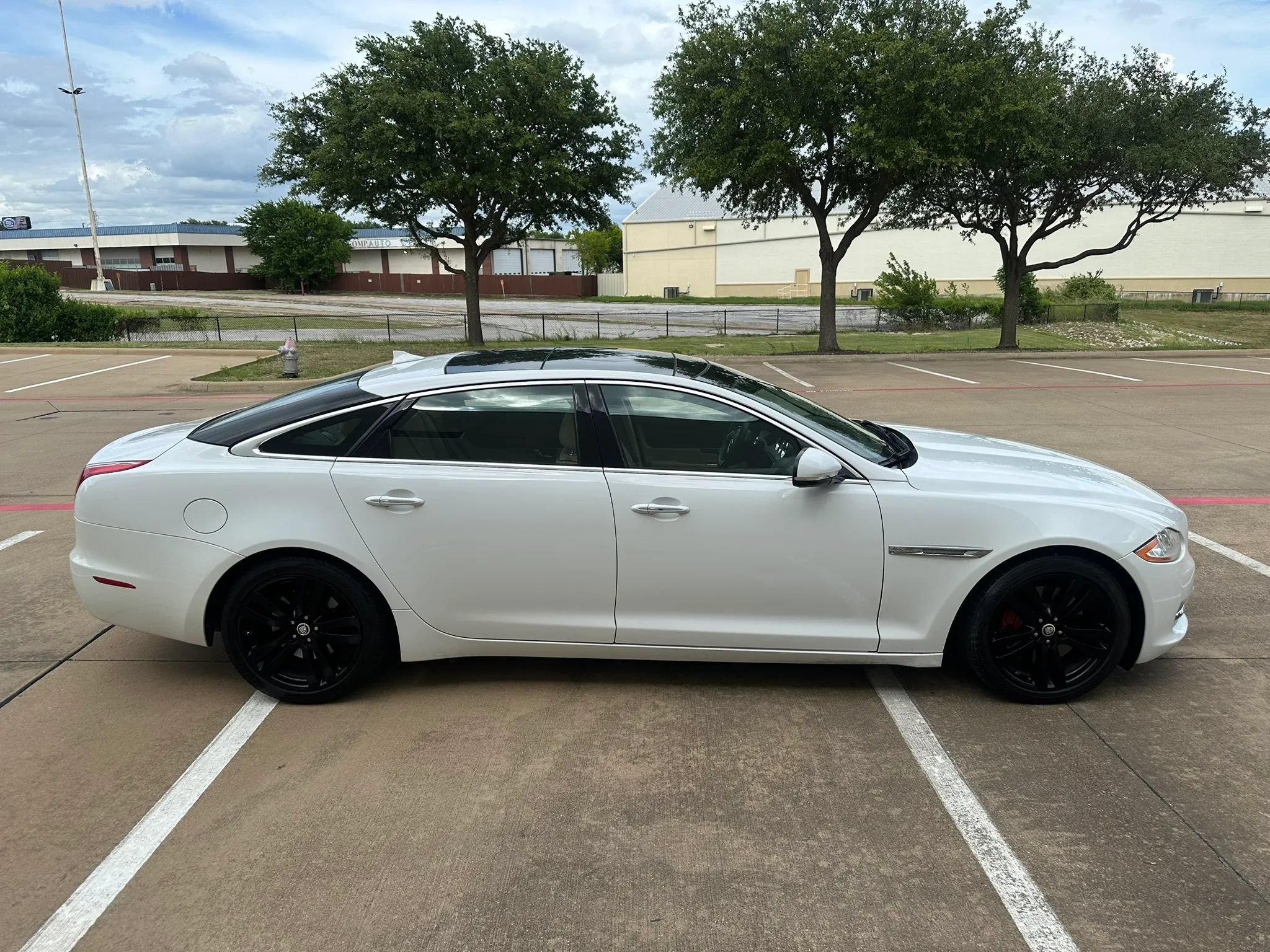 Used 2013 Jaguar XJ L Portfolio RWD image 8