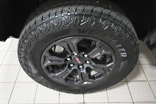 Used 2024 GMC Canyon Elevation w/ Elevation Premium Package AWD/4WD image 19