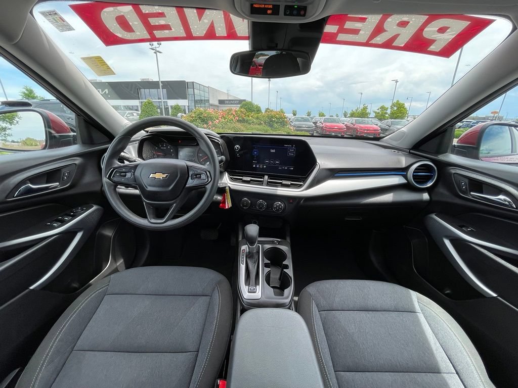 Used 2025 Chevrolet Trax LS w/ LS Convenience Package FWD image 28