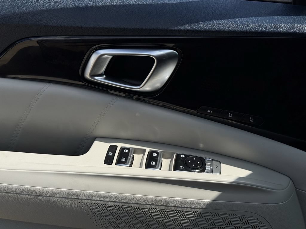 Used 2025 Kia Carnival SX Prestige FWD image 22