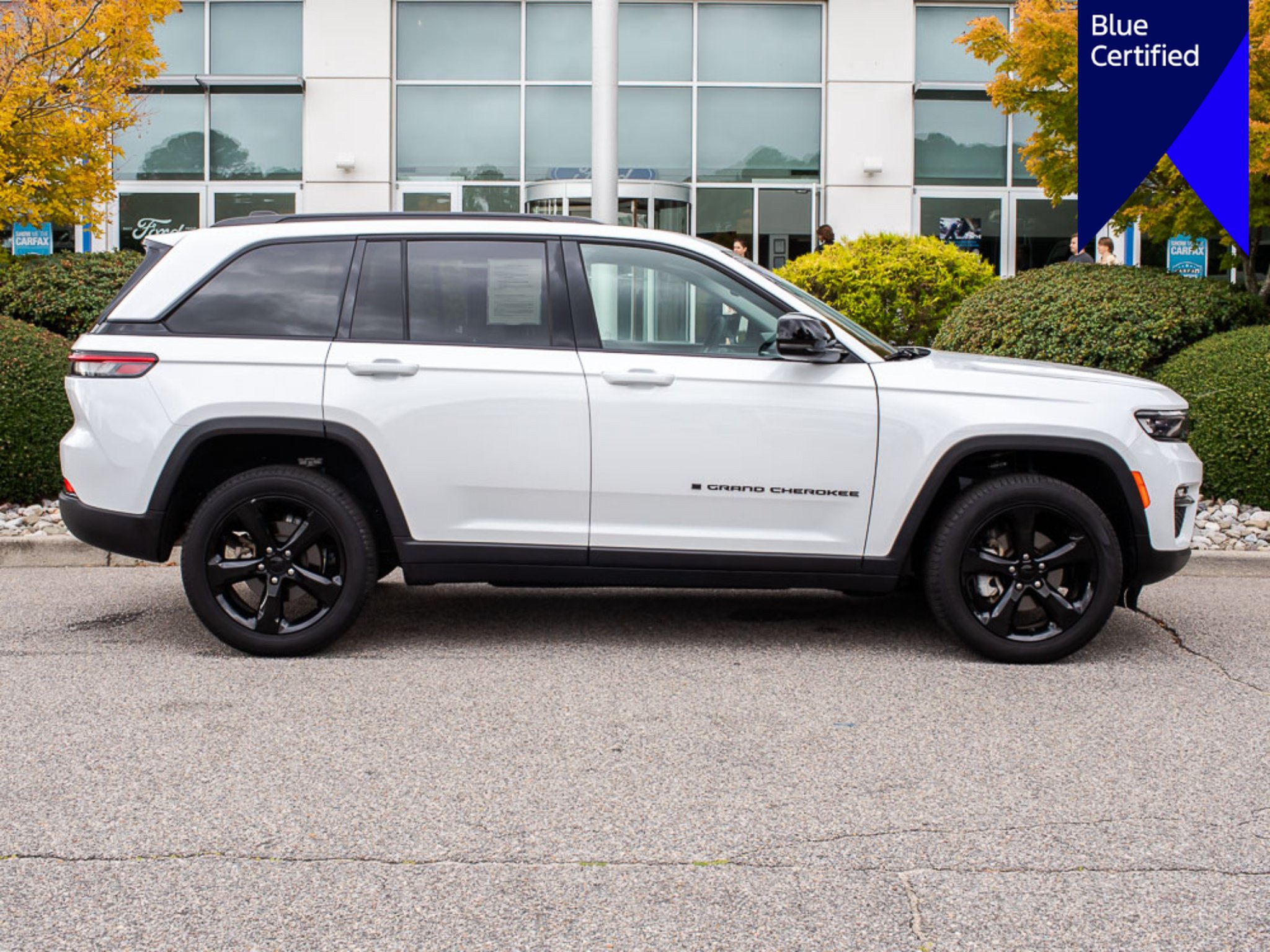Used 2023 Jeep Grand Cherokee Limited w/ Black Appearance Package