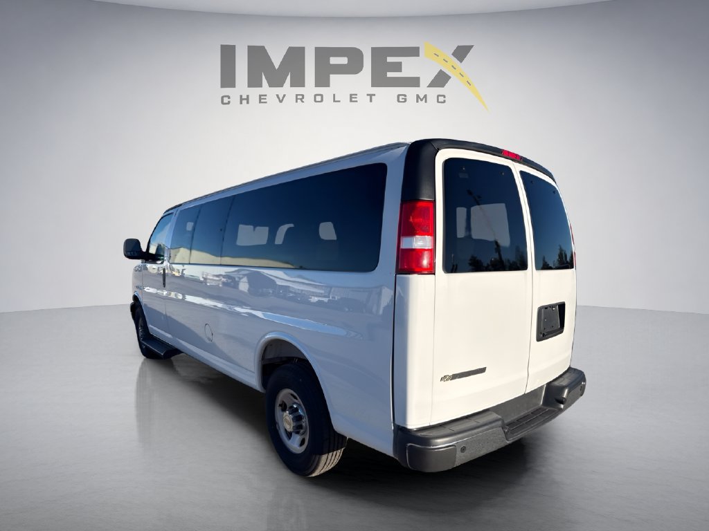 Used 2025 Chevrolet Express 3500 LT w/ LT Preferred Equipment Group RWD image 3