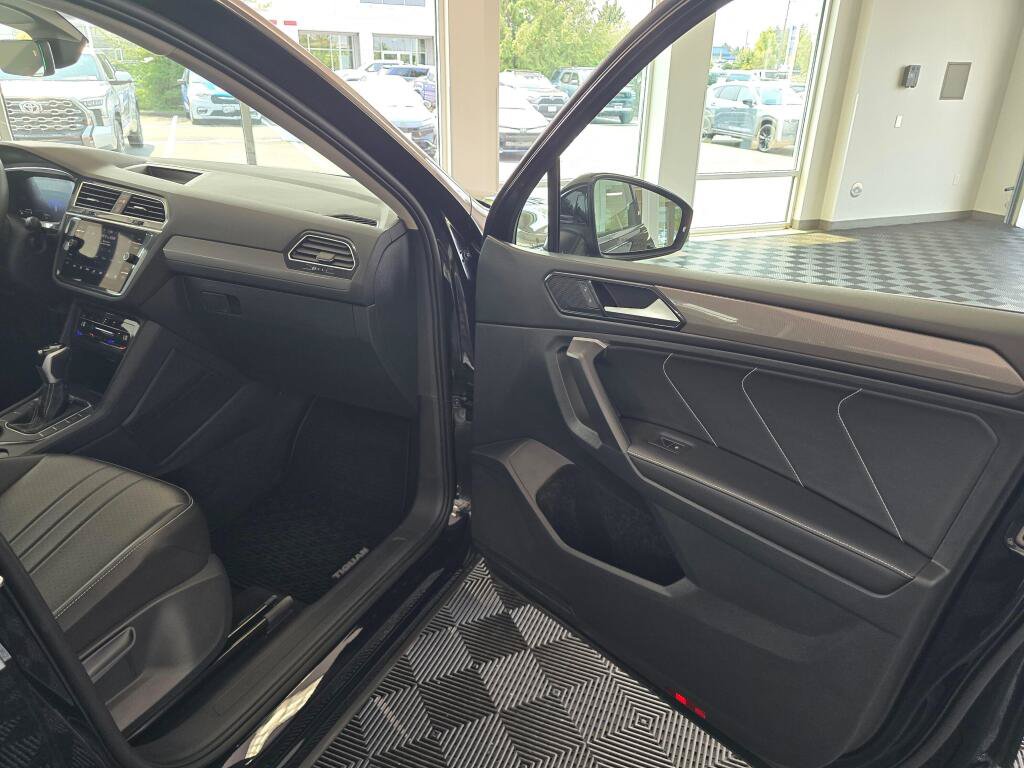 Used 2024 Volkswagen Tiguan SE w/ MDO Package, Two-Row AWD/4WD image 42