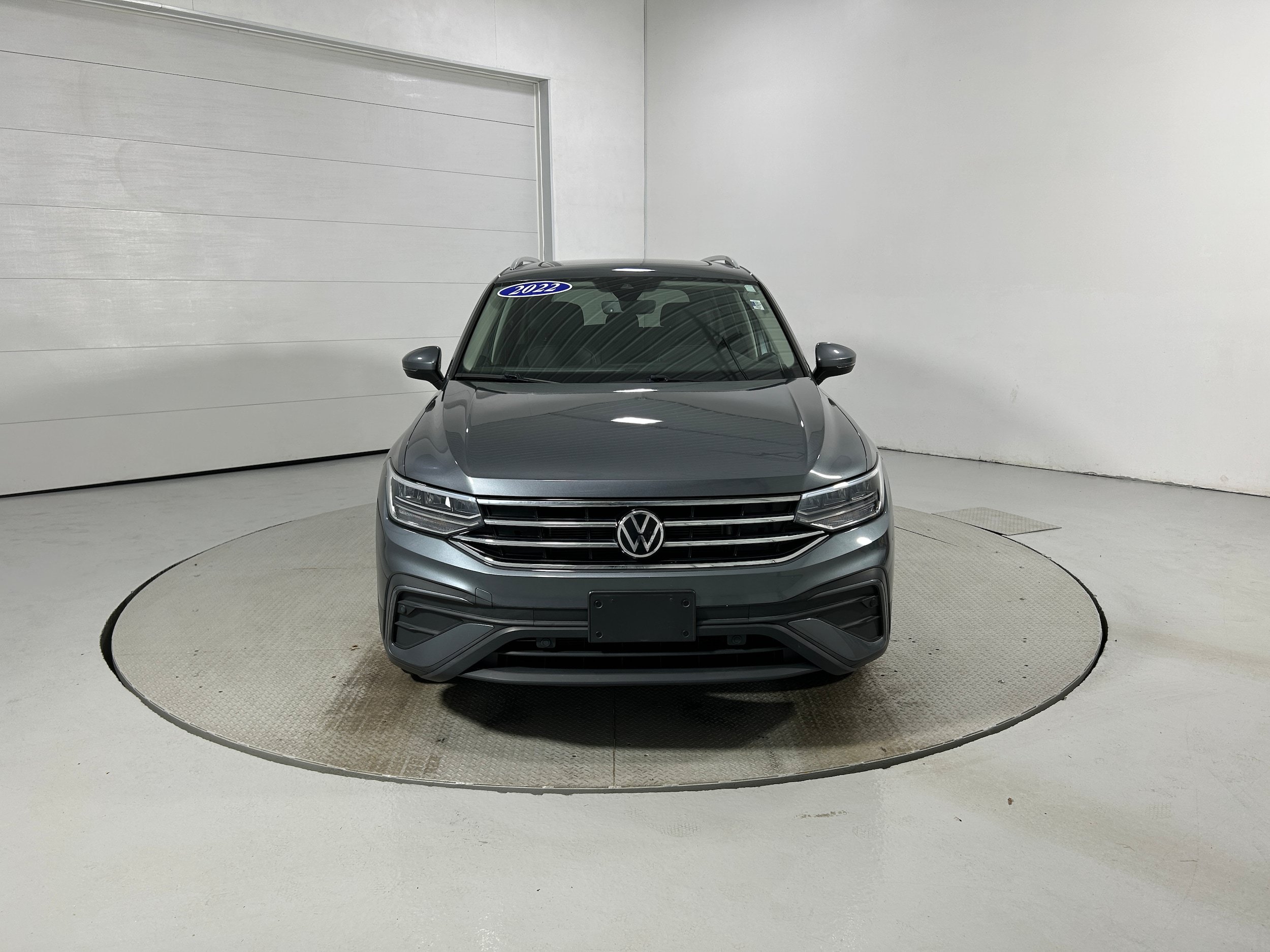 Used 2022 Volkswagen Tiguan SE AWD/4WD image 16