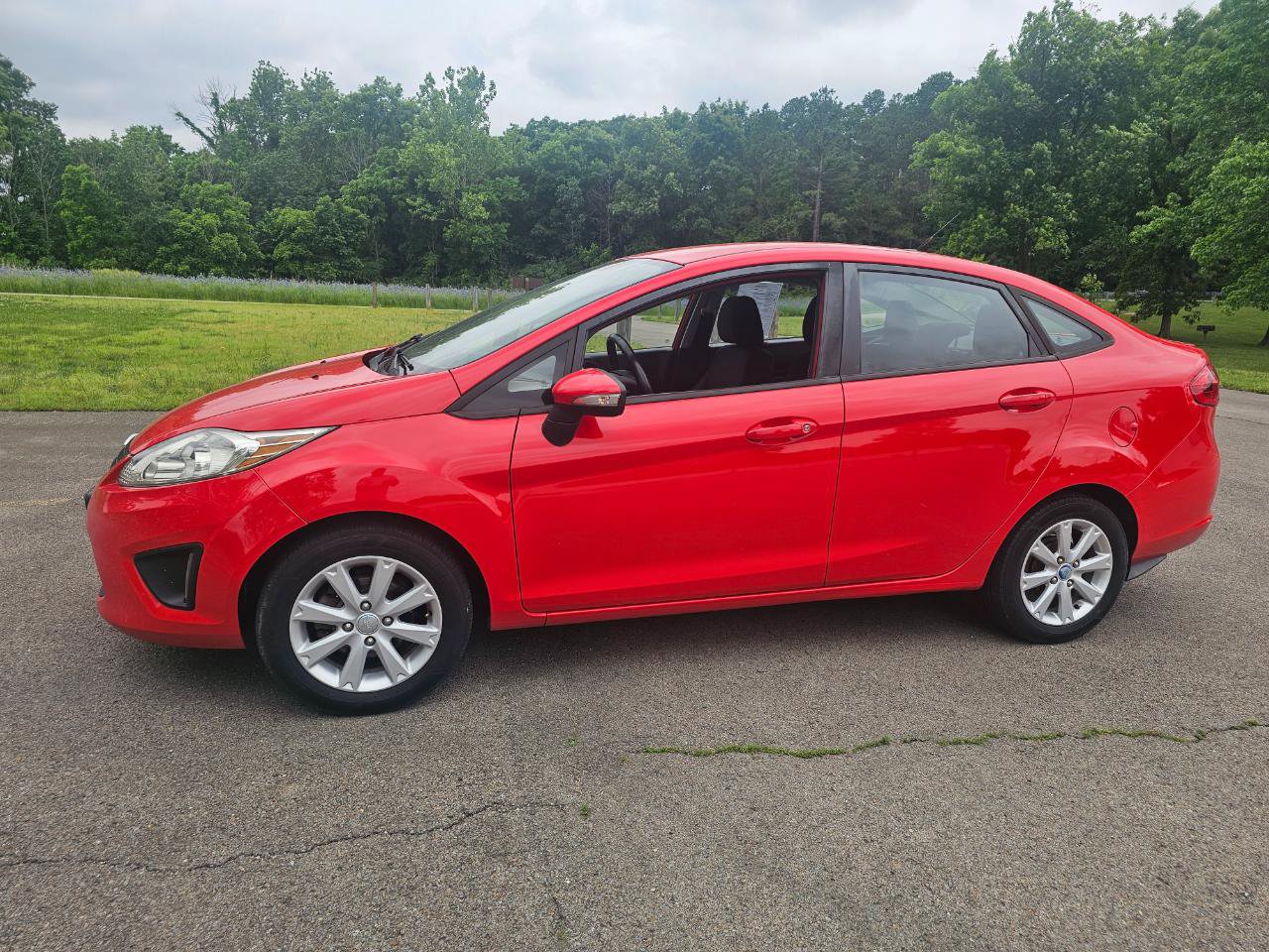 Used 2013 Ford Fiesta SE FWD image 11