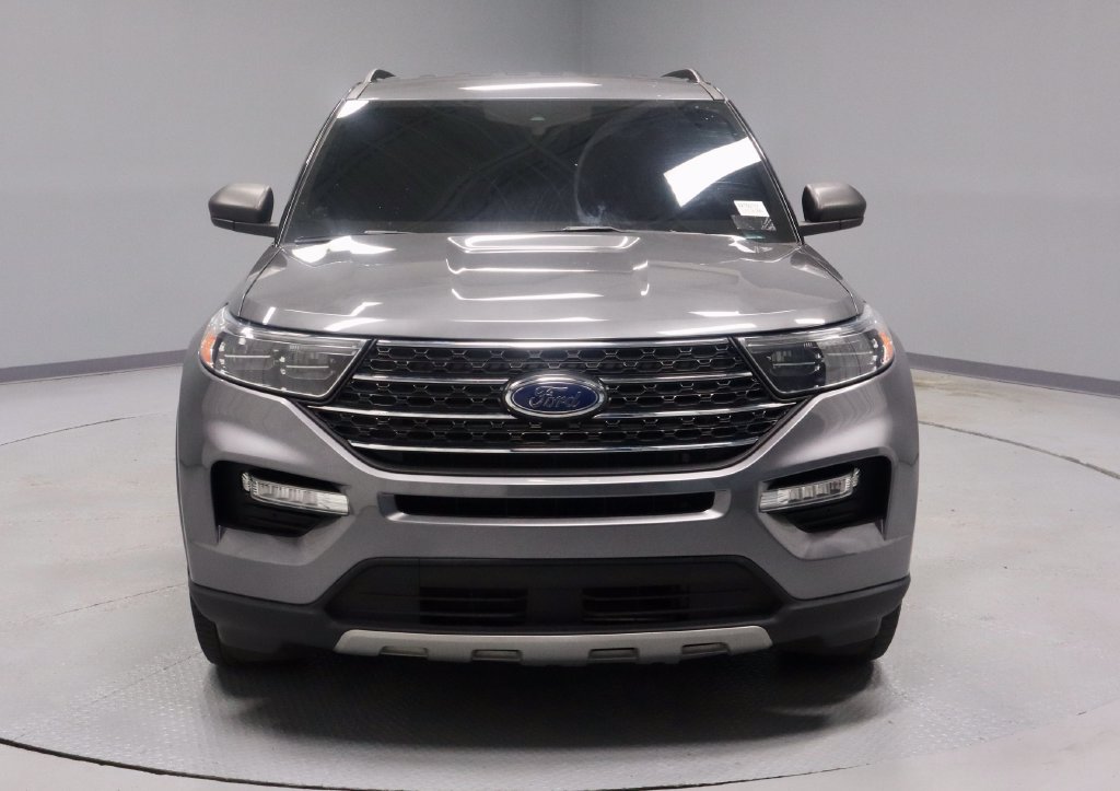 Certified 2023 Ford Explorer XLT w/ Equipment Group 202A AWD/4WD image 4