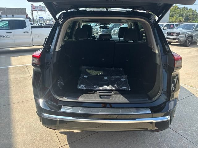 Used 2025 Nissan Rogue Platinum FWD image 8