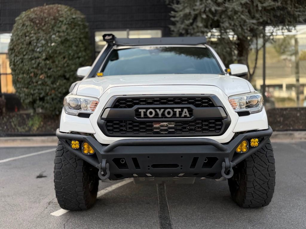 Used 2019 Toyota Tacoma TRD Off-Road image 3