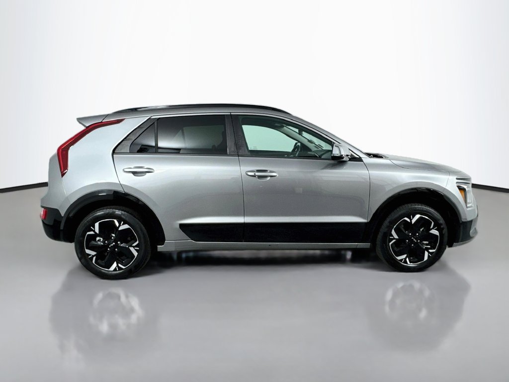 Used 2024 Kia Niro Wind w/ Wind Preserve Package FWD image 6