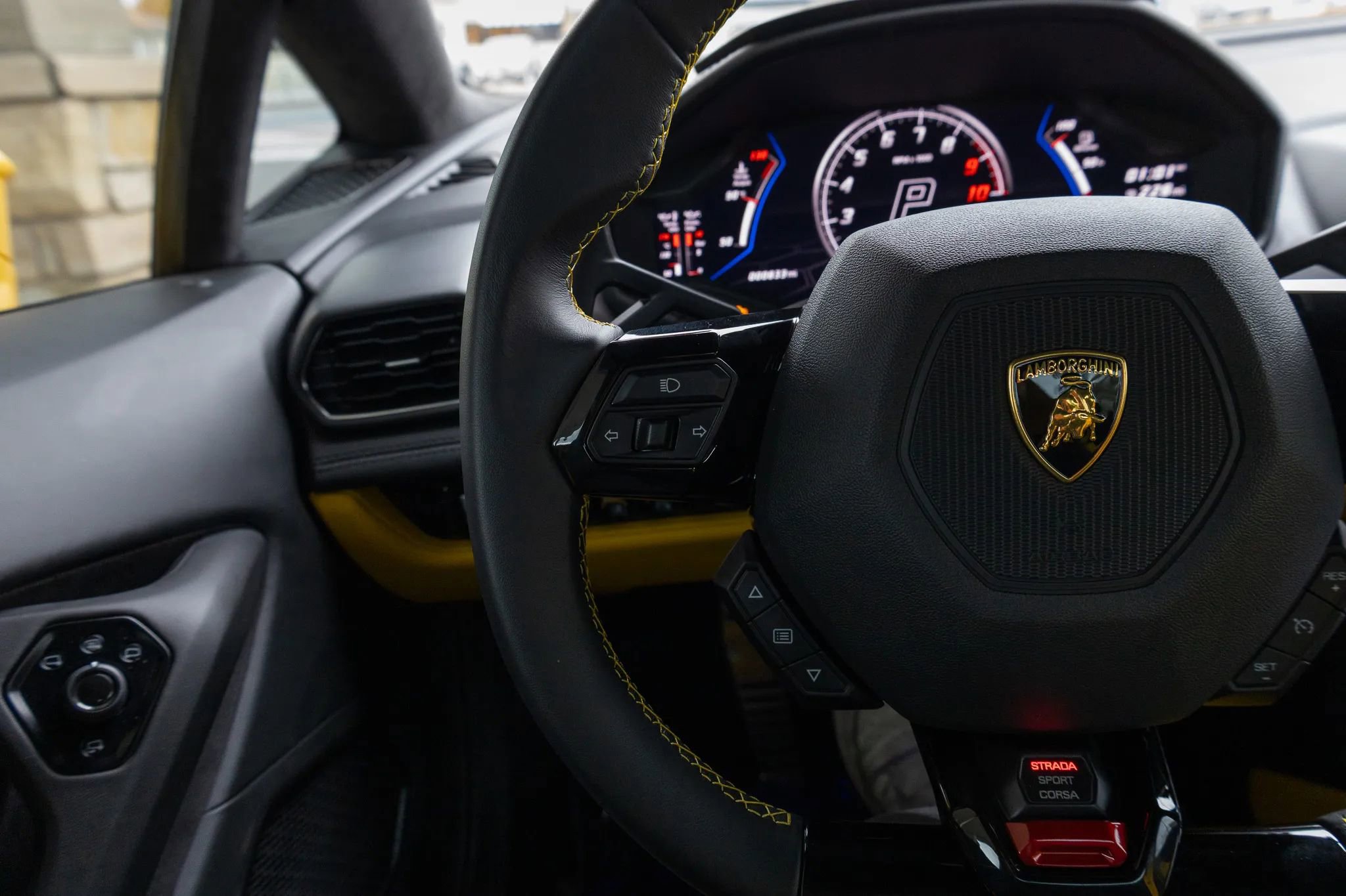 Used 2024 Lamborghini Huracan EVO image 60