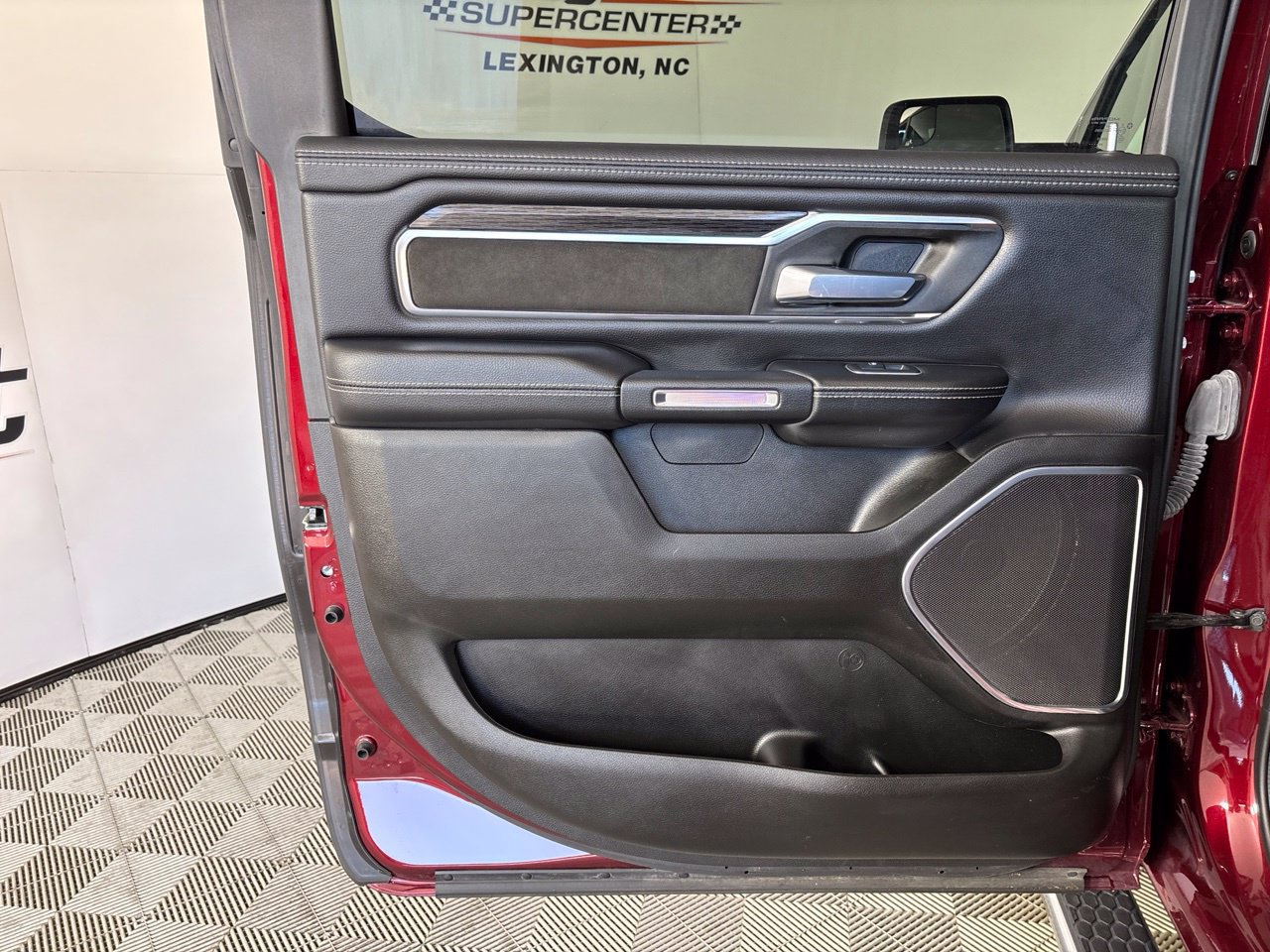 Used 2024 RAM 1500 Laramie AWD/4WD image 26